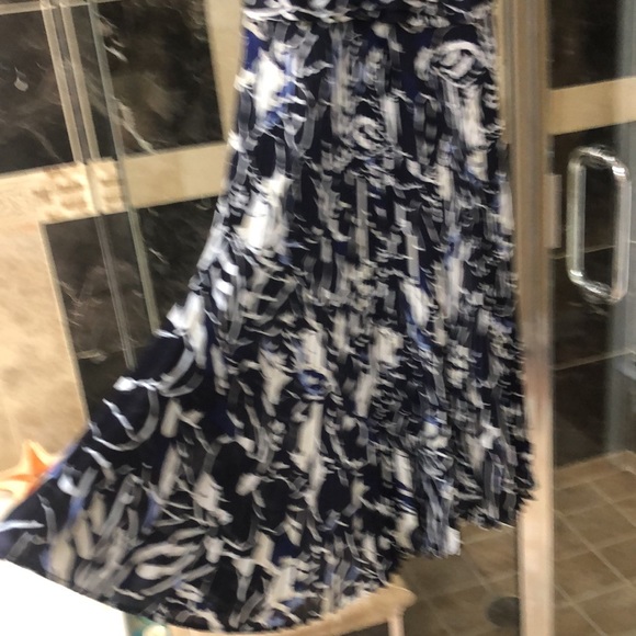 Ralph Lauren dress, size 8, navy/ivory in navy/ivory in color. - Picture 5 of 8